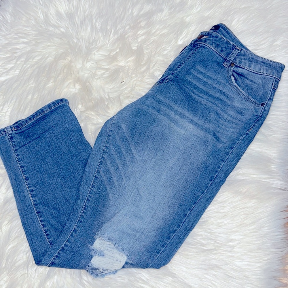 Medium wash jeanss